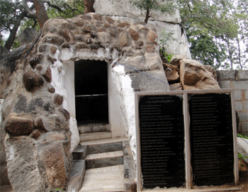 Sri Vyasaraja gufa, Sripadaraja mutt, Narasimha Theertham, Mulbagal 