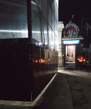 Temple car and Theradi Anjaneya Sannidhi, Sri Kothanda Rama Temple, Vaduvur