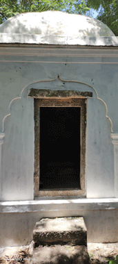 Dhanakadhaarii baba adhishtanam, Dhanakadhaarii baba Mutt, Karuthattankudi 
